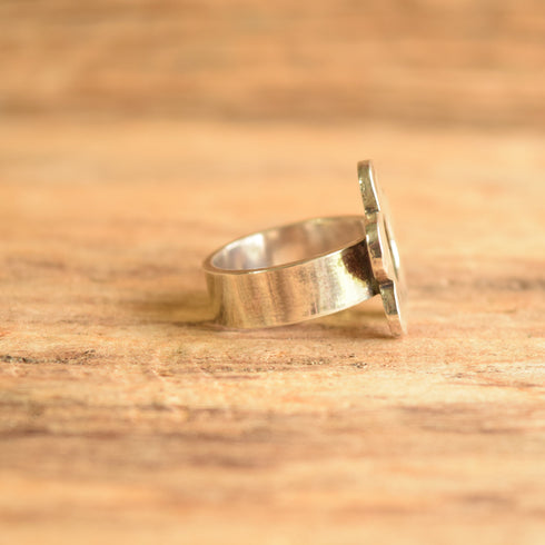 Size 8.25 Flower Power Retro Ring