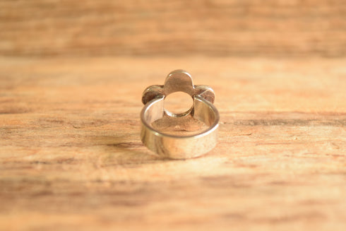 Size 8.25 Flower Power Retro Ring