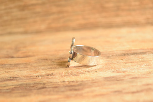 Size 8.25 Flower Power Retro Ring