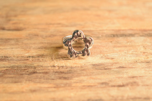Size 8.25 Flower Power Retro Ring