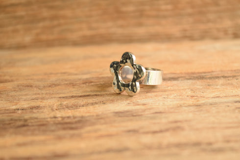 Size 8.25 Flower Power Retro Ring