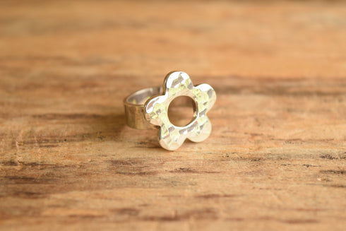Size 8.25 Flower Power Retro Ring