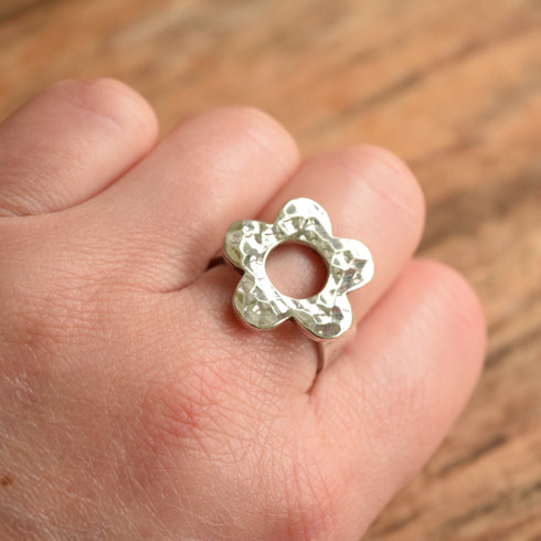 Size 8.25 Flower Power Retro Ring