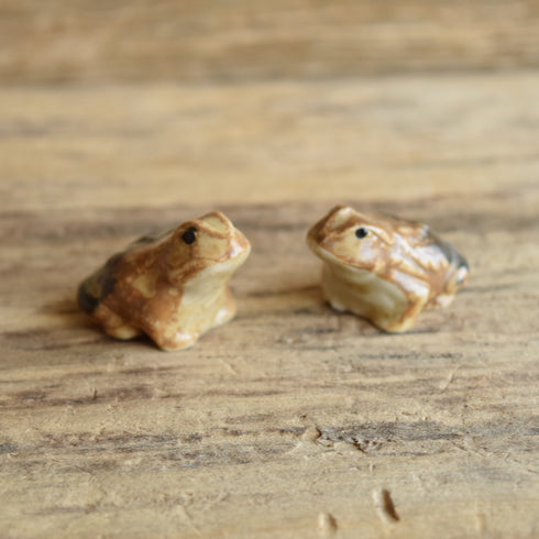 Pair of vintage ceramic toads frogs made in japan