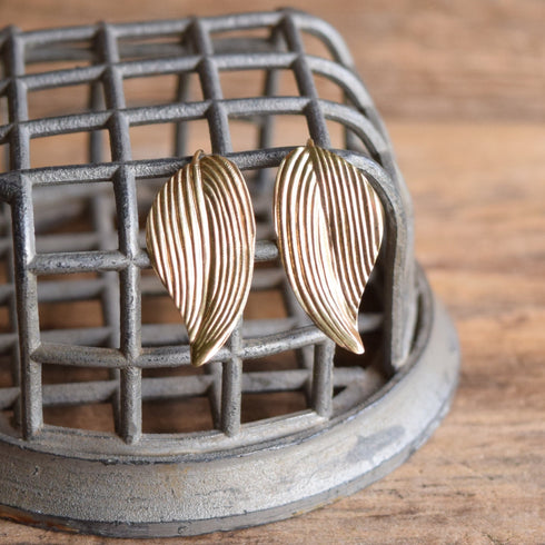 14k vintage gold leaf shaped earrings