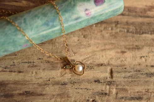 Dainty Apple Pendant Necklace - 9k Gold Diamond & Pearl