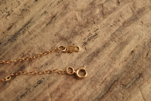 Dainty Apple Pendant Necklace - 9k Gold Diamond & Pearl