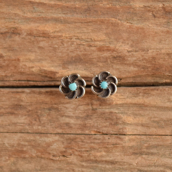Dainty spiral flower turquoise stud earrings - Southwestern vintage