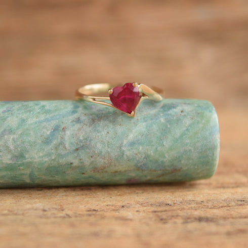 Vintage 10k Ruby heart ring