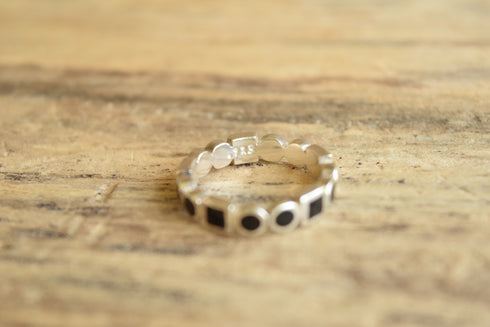 Square and Circle Band Ring - Size 8