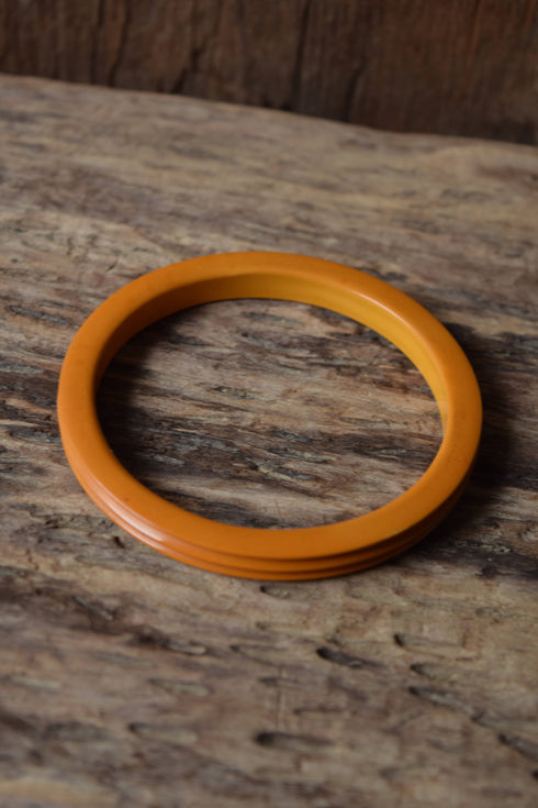Bakelite Bangle - Grooved Butterscotch Bakelite