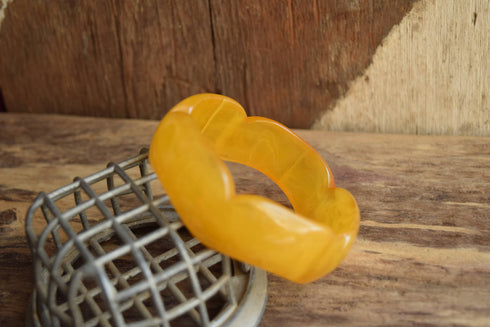Scalloped Bakelite Bangle in Yellow Swirls