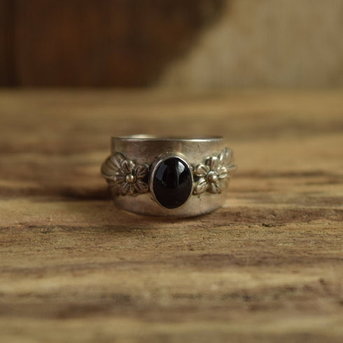 Wide Band Floral Onyx Ring Size 7 1/4