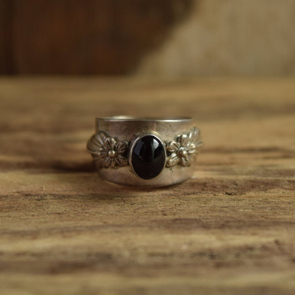 Wide Band Floral Onyx Ring Size 7 1/4