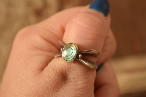 Abalone Shell Ring - Size 8 1/2 vintage