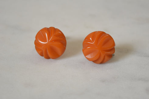 Carved Bakelite Screw Back Earrings - Dark Butterscotch