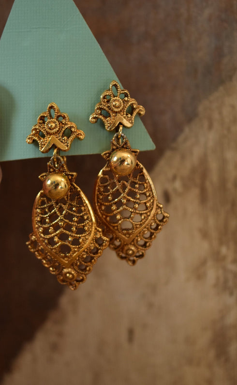Ornate Gold Toned Dangle Clip On Earrings - 1970's Celebrity Jewels