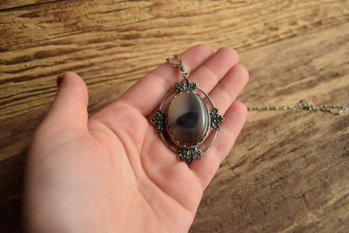 Agate Pendant Necklace - Silver Toned