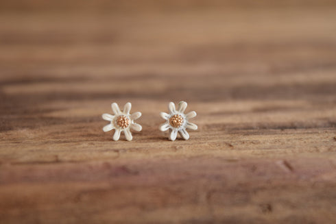 Small White Daisy Earrings Gold Toned