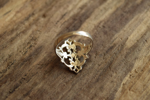 Elegant Sterling Silver Ring Size 8 1/4