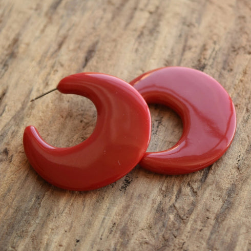 Red pinup crescent hoop earrings made of plastic