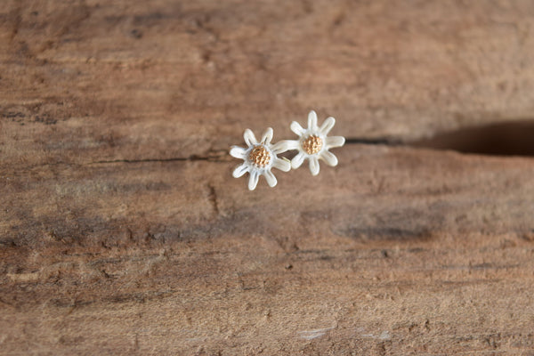 Small White Daisy Earrings Gold Toned